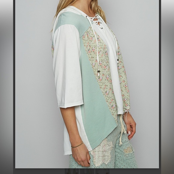 POL. 💚 Floral Patchwork Lace-Up Hooded Top - Picture 3 of 6